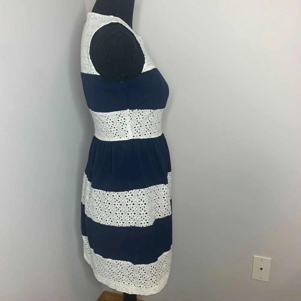Esley Blue & White Sleeveless Fit & Flare Dress - Picture 3 of 8